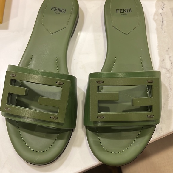 Fendi signature logo slide sandal - Picture 3 of 6